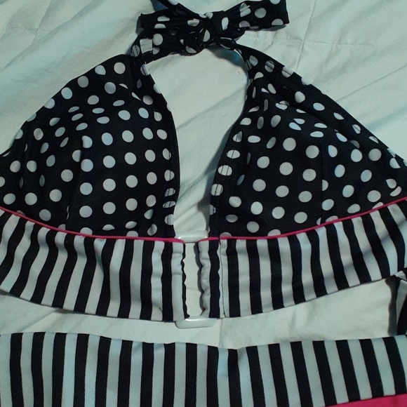 Bikini - Picture 2 of 3